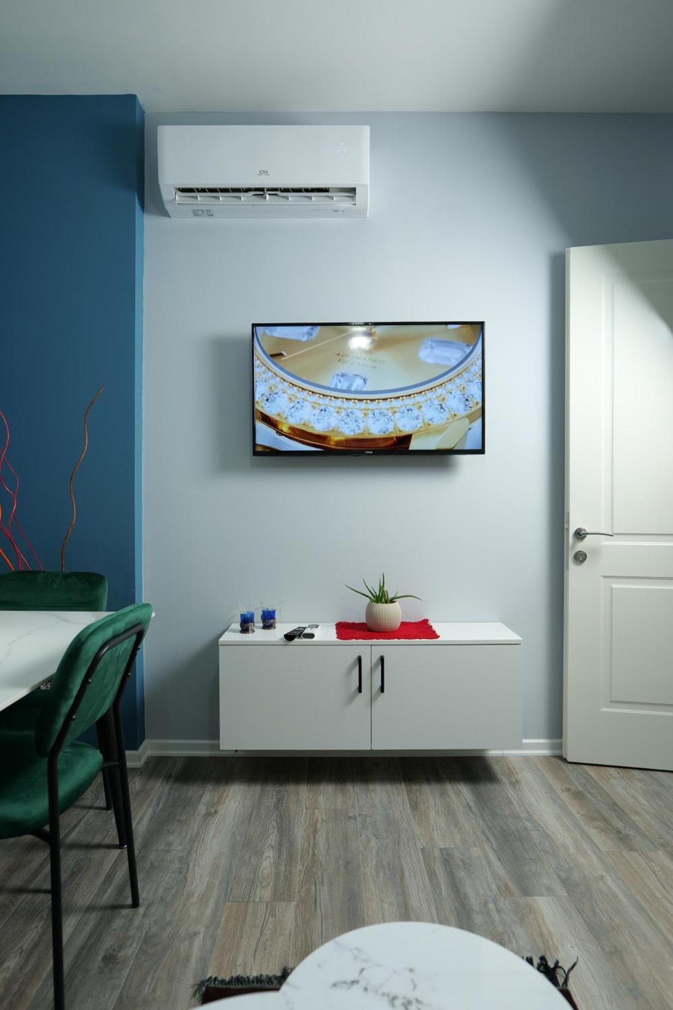 Travelers' Korca Home Bagian luar foto