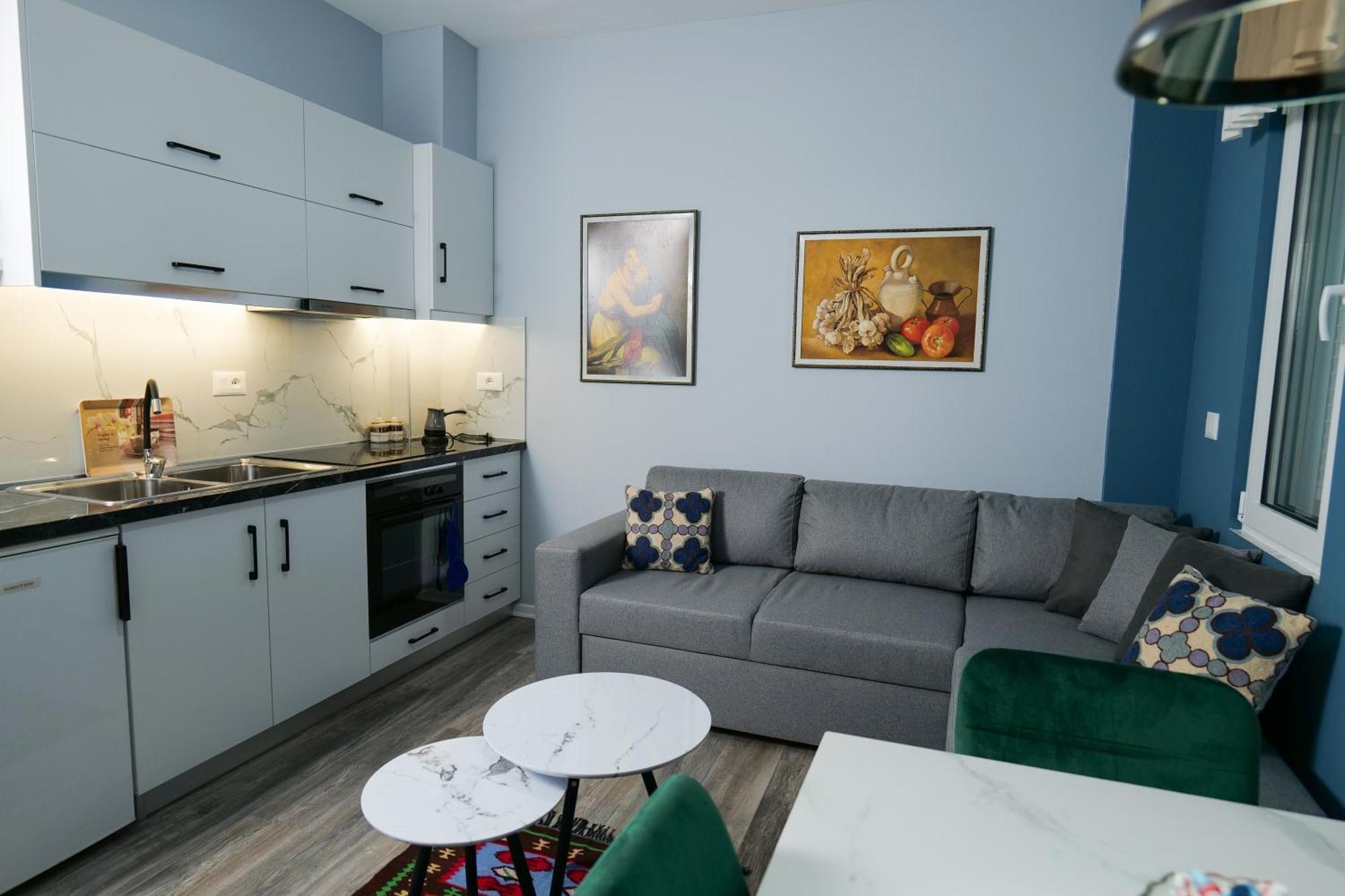 Travelers' Korca Home Bagian luar foto